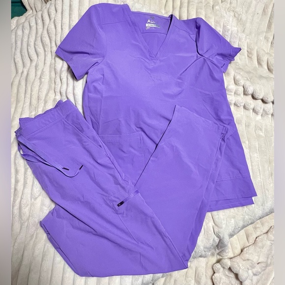 NWOT Bright Lavender Purple ADAR Scrub Set - Picture 1 of 12